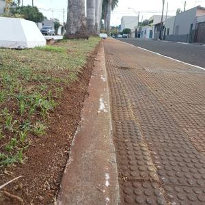 Imagem da notícia AVANÇAM TRABALHOS DE REVITALIZAÇÃO DA AVENIDA FRANCISCO CANHOS