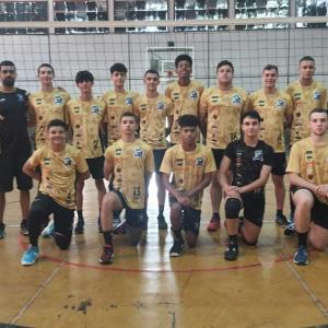 Imagem da notícia EQUIPES MASCULINAS DE BASQUETE E VÔLEI CONQUISTAM BONS RESULTADOS NO FINAL DE SEMANA