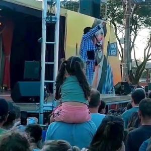 Imagem da notícia PALHAÇO TUBINHO FAZ ALEGRIA DA CRIANÇADA