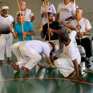 Imagem da notícia ESCOLINHA DE CAPOEIRA REALIZA TROCA DE CORDA DOS ALUNOS