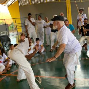 Imagem da notícia ESCOLINHA DE CAPOEIRA REALIZA TROCA DE CORDA DOS ALUNOS