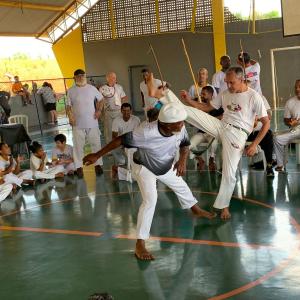 Imagem da notícia ESCOLINHA DE CAPOEIRA REALIZA TROCA DE CORDA DOS ALUNOS