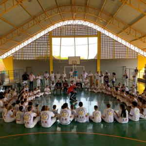 Imagem da notícia ESCOLINHA DE CAPOEIRA REALIZA TROCA DE CORDA DOS ALUNOS