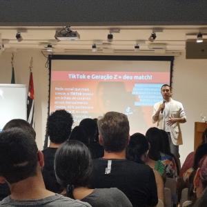 Imagem da notícia CIEJ DEBATE COMO A GERAÇÃO Z VEM DITANDO QUESTÕES DE CONSUMO, COMPORTAMENTO E TENDÊNCIAS