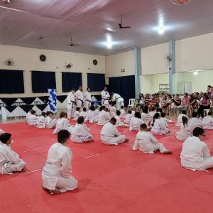 Imagem da notícia PREFEITURA REALIZA CERIMÔNIA DE TROCA DE FAIXA DOS ALUNOS DAS ESCOLINHAS DE KARATÊ