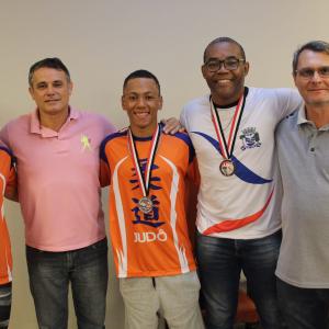 Imagem da notícia Prefeito homenageia técnicos e atletas por participação nos Jogos Regionais