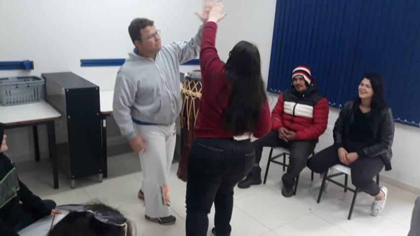 PÚBLICO E AUTISTAS COMPARTILHAM MOMENTOS DE RECREAÇÃO