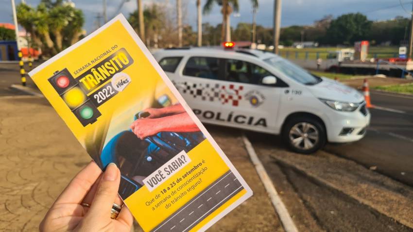 BLITZ EDUCATIVA FAZ ALUSÃO À SEMANA NACIONAL DE TRÂNSITO