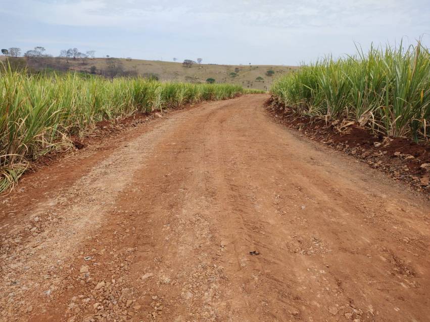 PREFEITURA REALIZA MANUTENÇÃO DE ESTRADAS RURAIS