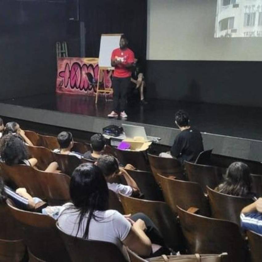 ALUNOS DA REDE MUNICIPAL PARTICIPAM DE AÇÕES EM COMEMORAÇÃO AO DIA DA CONSCIÊNCIA NEGRA