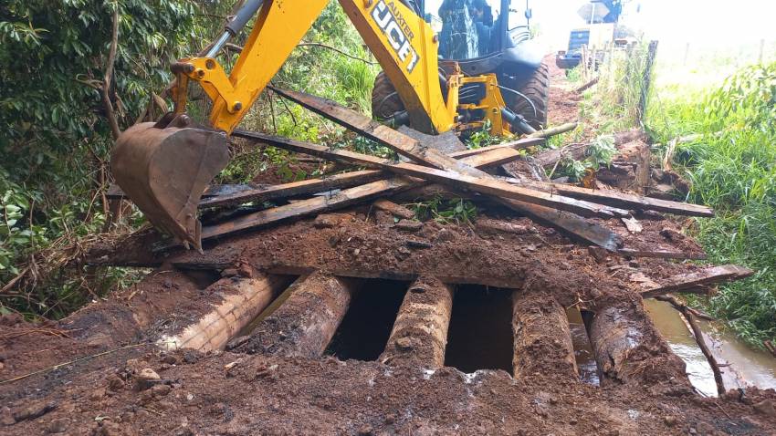 PREFEITURA REALIZA OBRAS NA PONTE DO BAIRRO RURAL AVE MARIA