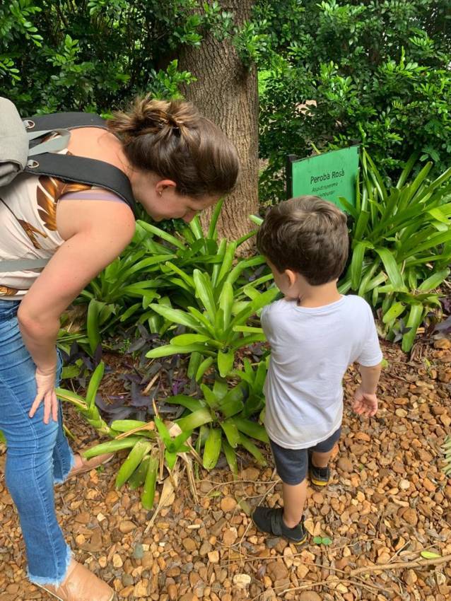 FAMÍLIAS PARTICIPAM DO FÉRIAS NO HORTO