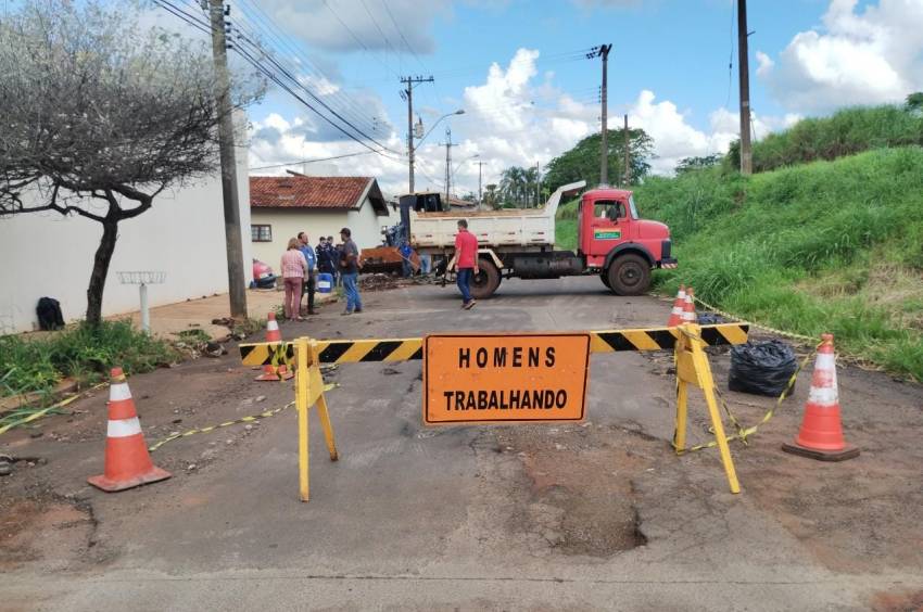 PREFEITURA REALIZA OBRAS NA ALAMEDA DR. LOURENÇO AVELINO