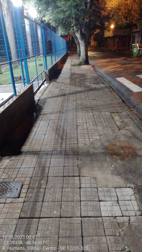 SERVIÇOS DE LIMPEZA DE ÁREAS PÚBLICAS CONTINUAM