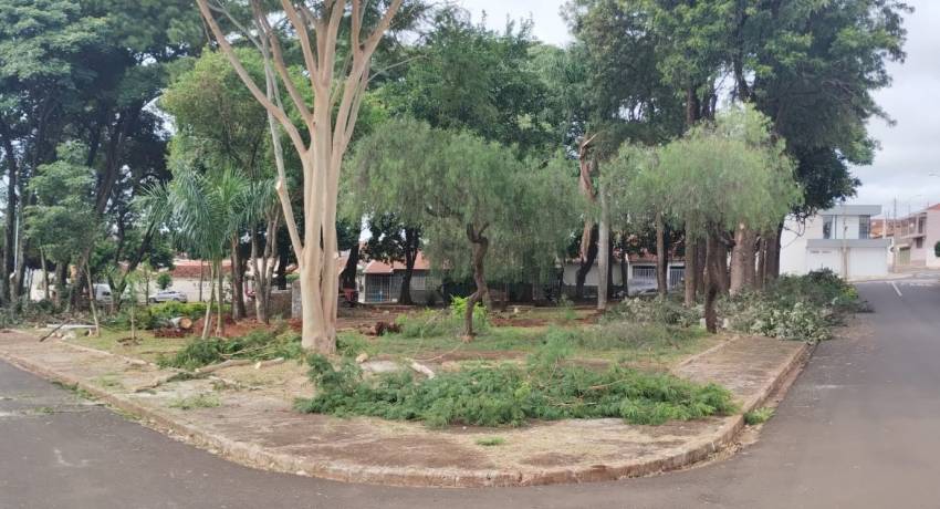 PREFEITURA DÁ SEQUÊNCIA A AÇÕES DE MANUTENÇÃO E REVITALIZAÇÃO DE PRAÇAS DA CIDADE