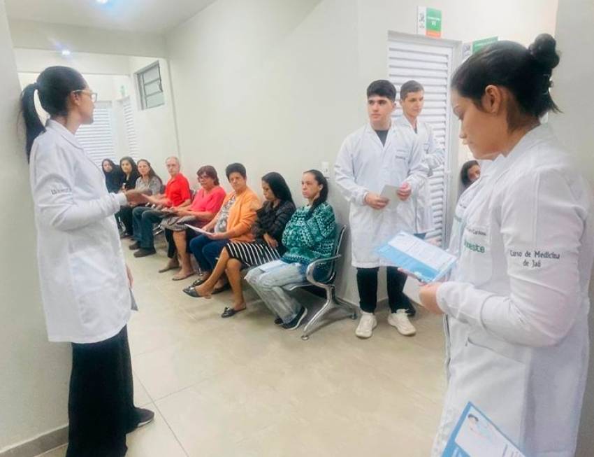 PALESTRA NA USF SANTA HELENA ABORDA IMPORTÂNCIA DA VACINAÇÃO CONTRA GRIPE