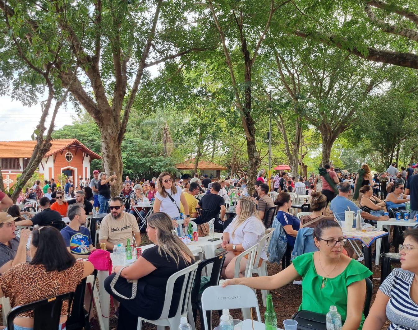 FESTA REÚNE MILHARES DE PESSOAS NO SANTUÁRIO DE FREI GALVÃO