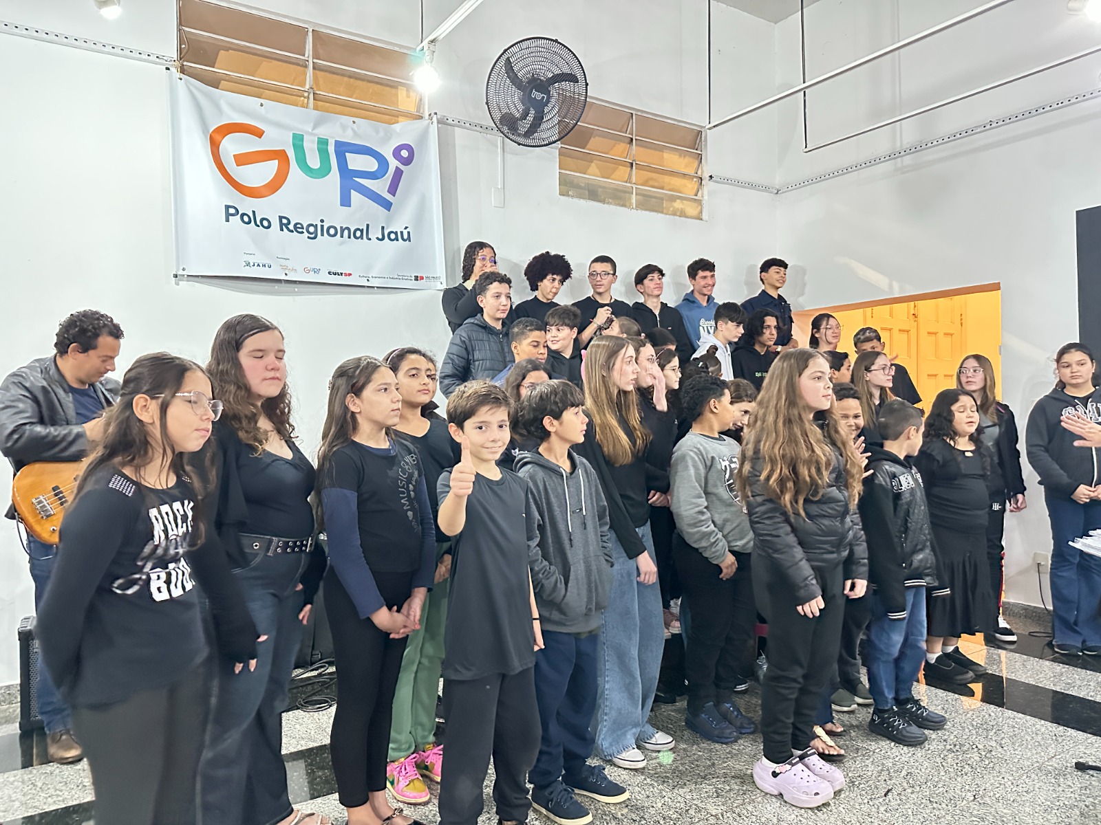 NOITE BONITA COM APRESENTAÇÃO DE ALUNOS DO GURI