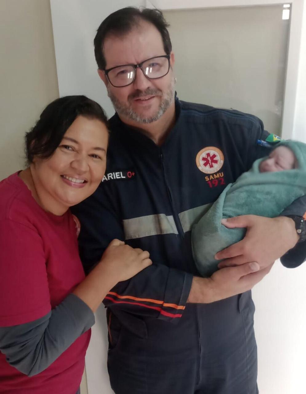 BEBÊ NASCE EM AMBULÂNCIA DO SAMU A CAMINHO DO HOSPITAL