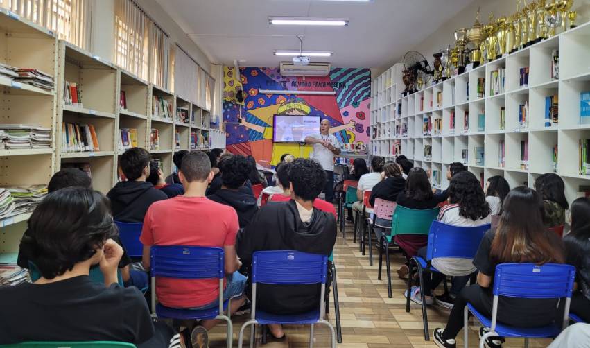 ALUNOS DE ESCOLA ESTADUAL VISITAM A SEDEMPI