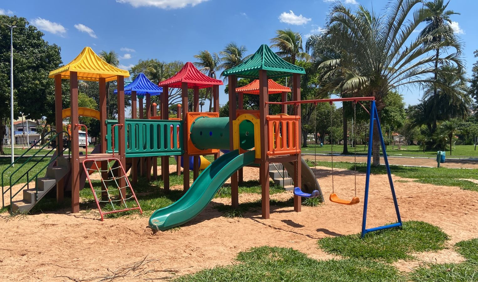 PREFEITURA GARANTE DIVERSÃO COM PARQUINHOS EM DIVERSOS BAIRROS DA CIDADE