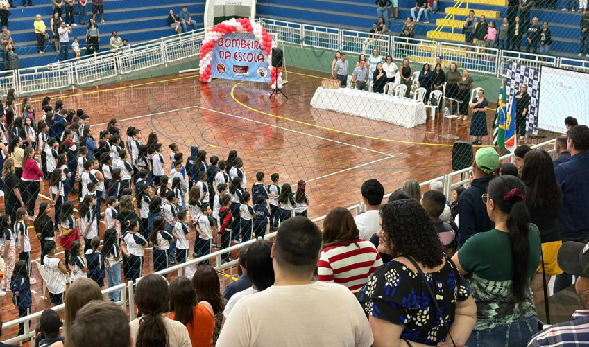  PREFEITURA DÁ INÍCIO ÀS FORMATURAS DO 'PROGRAMA BOMBEIRO NA ESCOLA'