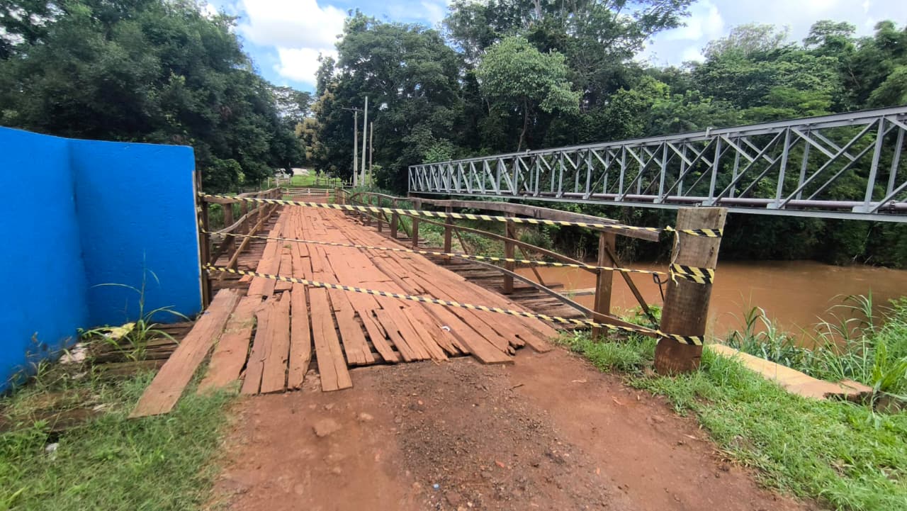 ATENÇÃO: DEFESA CIVIL INTERDITA PONTE QUE LIGA O AMADEU BOTELHO AO JARDIM DAS PAINEIRAS