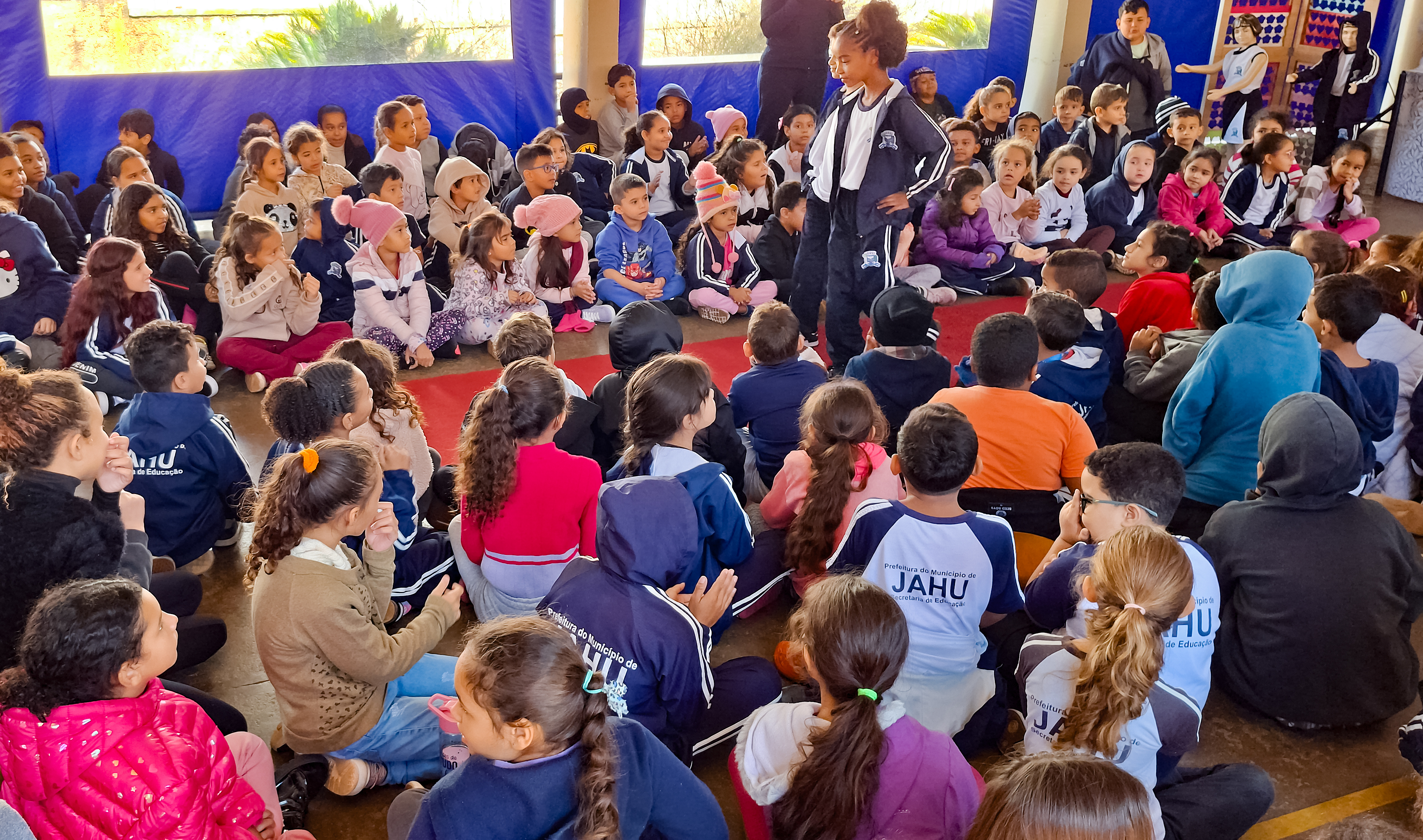 PELO QUINTO ANO SEGUIDO, PREFEITURA ENTREGA KITS DE UNIFORMES AOS ALUNOS DA REDE MUNICIPAL DE ENSINO