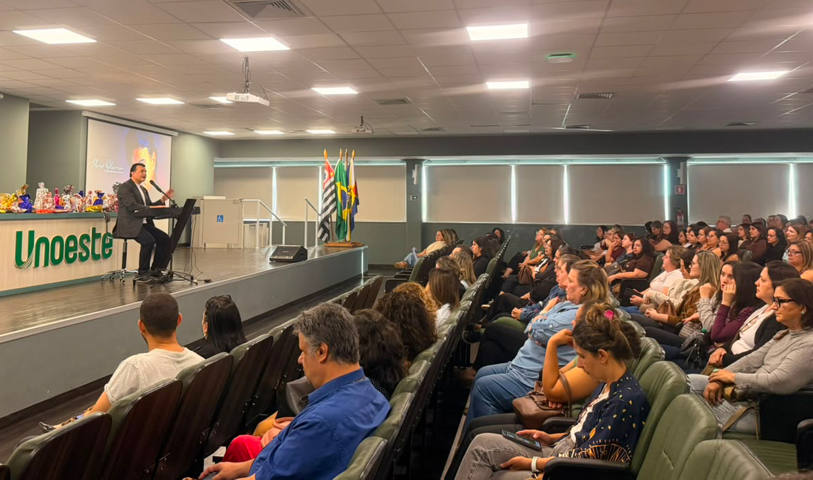 REPLANEJAMENTO DO SEGUNDO SEMESTRE LETIVO É MARCADO POR PALESTRA INSPIRADORA AOS PROFESSORES DA REDE MUNICIPAL