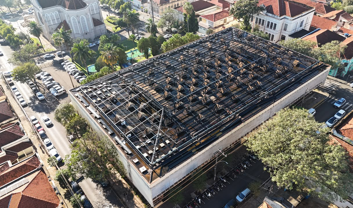 OBRAS DE COBERTURA DO PAÇO MUNICIPAL AVANÇAM!