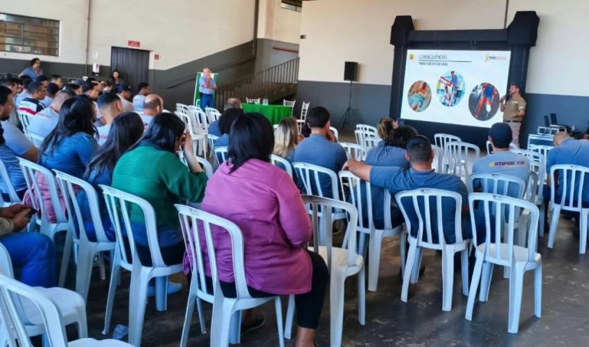 EMPRESA RECEBE PALESTRA SOBRE SEGURANÇA NO TRÂNSITO