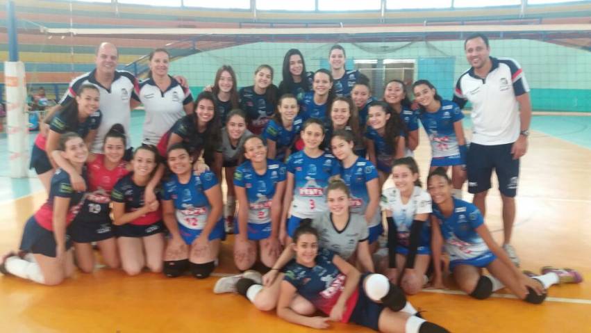 Equipe infantil feminino do Projeto Jaú Vôlei: vitória sobre Limeira