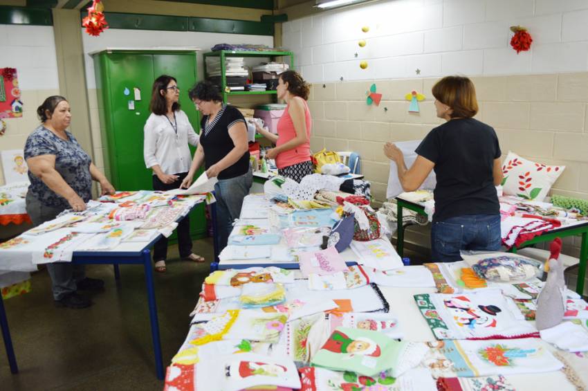 Feira reúne trabalhos dos alunos do curso de artesanato da Secretaria de Cultura e Turismo