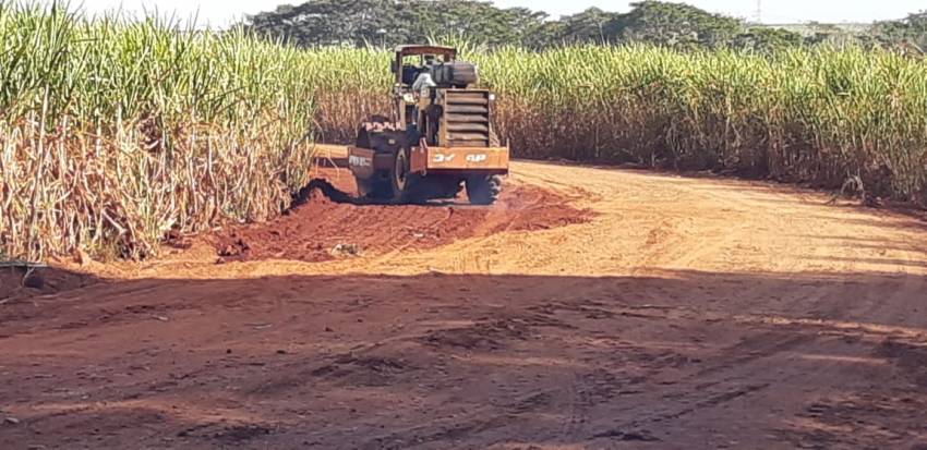 MOBILIDADE URBANA FAZ MANUTENÇÃO EM ESTRADA QUE LIGA POTUNDUVA A SANTUÁRIO FREI GALVÃO