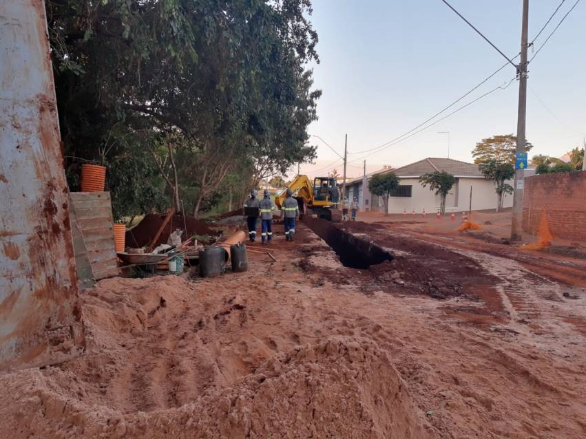 PREFEITURA PARALISA OBRA APÓS CONSTATAR IRREGULARIDADES