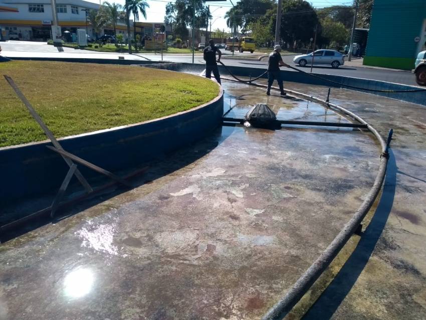 PREFEITURA PROMOVE REVITALIZAÇÃO DE CHAFARIZ