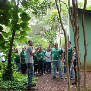 Imagem da notícia Prefeitura realiza plantio de árvores com alunos do curso de medicina