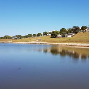 Imagem da notícia Prefeitura realiza serviços de manutenção no lago