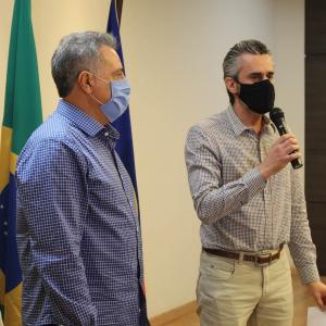 Imagem da notícia Prefeito Rafael Agostini entrega chaves da cidade para prefeito eleito Ivan Cassaro