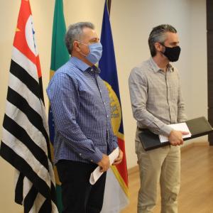 Imagem da notícia Prefeito Rafael Agostini entrega chaves da cidade para prefeito eleito Ivan Cassaro
