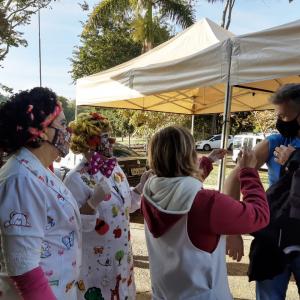 Imagem da notícia REMÉDICOS DO RISO ANIMAM VACINAÇÃO EM JAHU