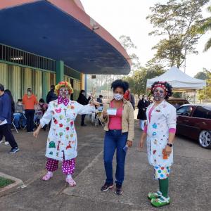 Imagem da notícia REMÉDICOS DO RISO ANIMAM VACINAÇÃO EM JAHU