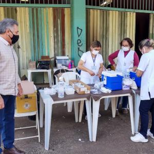 Imagem da notícia PREFEITO VISITA PONTOS DE VACINAÇÃO DRIVE-THRU