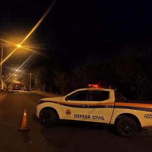 Imagem da notícia DEFESA CIVIL REMOVE COLMEIA DE ABELHAS-AFRICANAS