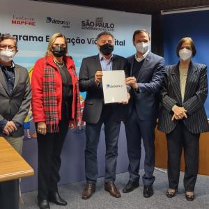 Imagem da notícia PREFEITO ASSINA CONVÊNIO COM O DETRAN EM SÃO PAULO