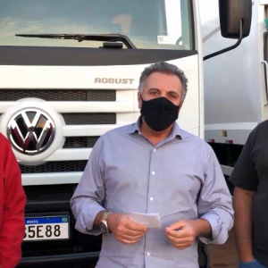 Imagem da notícia PREFEITURA RECEBE NOVOS CAMINHÕES DE LIXO