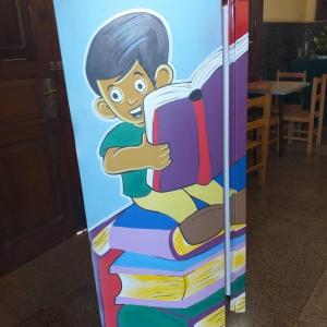 Imagem da notícia GELADEIRA LITERÁRIA GANHA GRAFITE DE PRESENTE