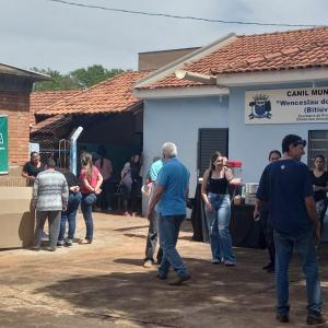 Imagem da notícia CANIL MUNICIPAL RECEBE VISITANTES PARA FEIRA DE ADOÇÃO