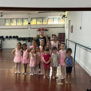 Imagem da notícia AULAS DE BALÉ E DANÇA ESTÃO DE VOLTA