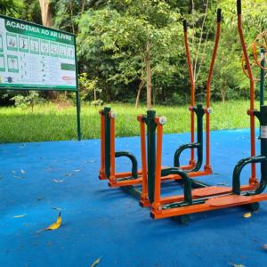Imagem da notícia PREFEITURA MONTA NOVA ACADEMIA AO AR LIVRE NO JARDIM JORGE ATALLA